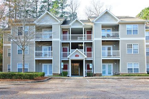 Hodges Creek Apartments .